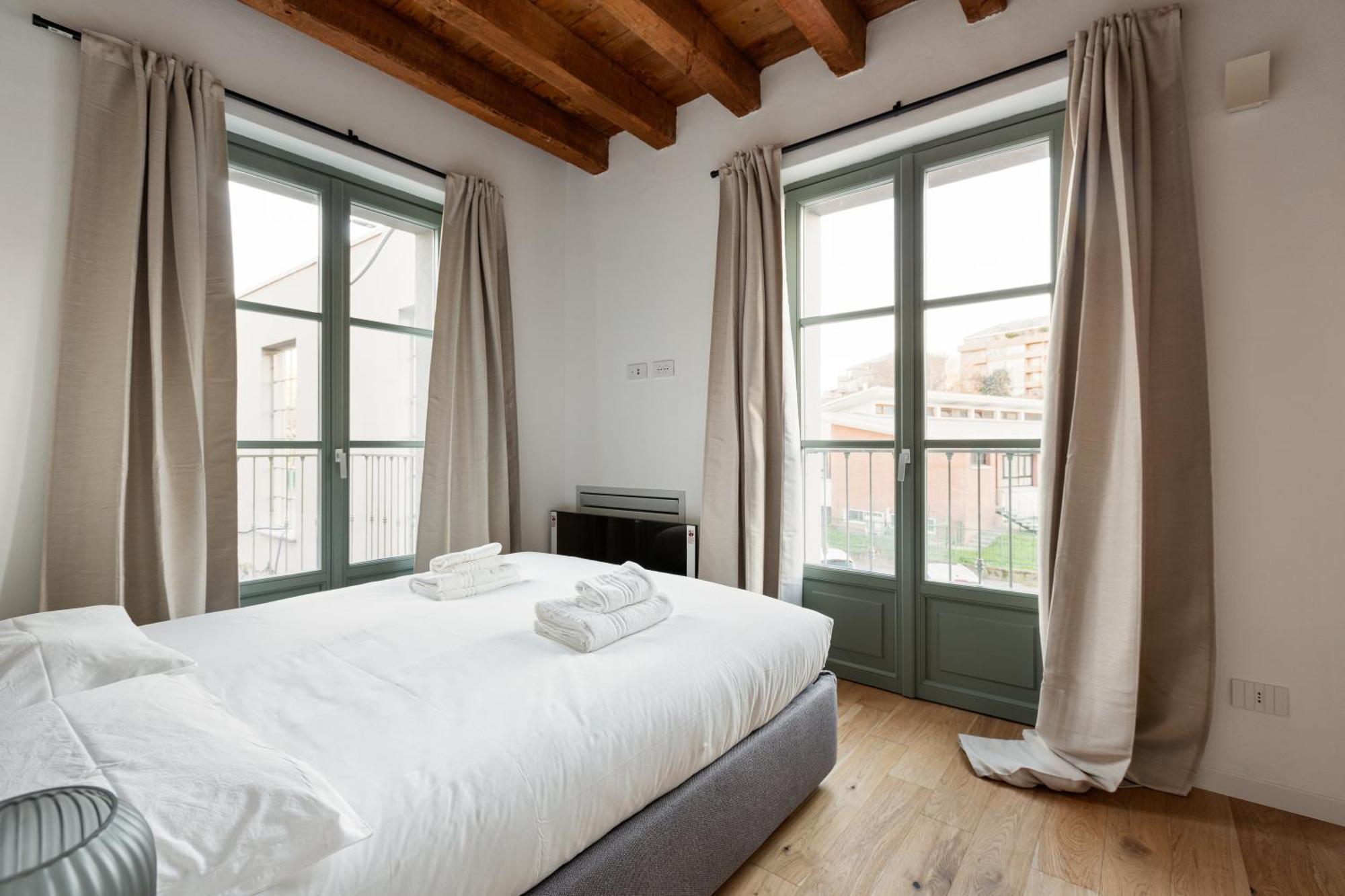 Modern Apartment In Milan With Balcony Exterior photo
